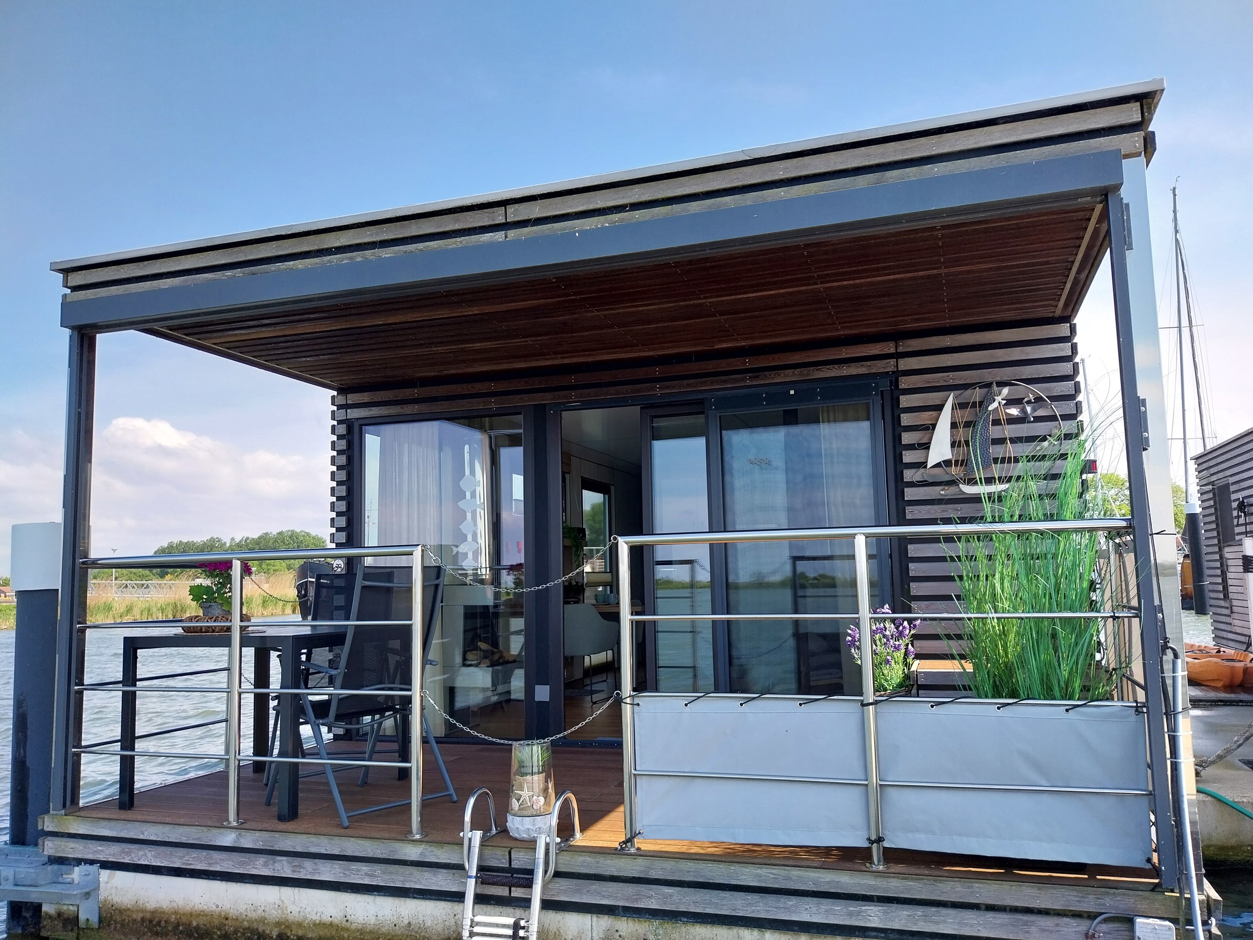 foto: 25 HT4 Houseboat Lelystad Ligplaats