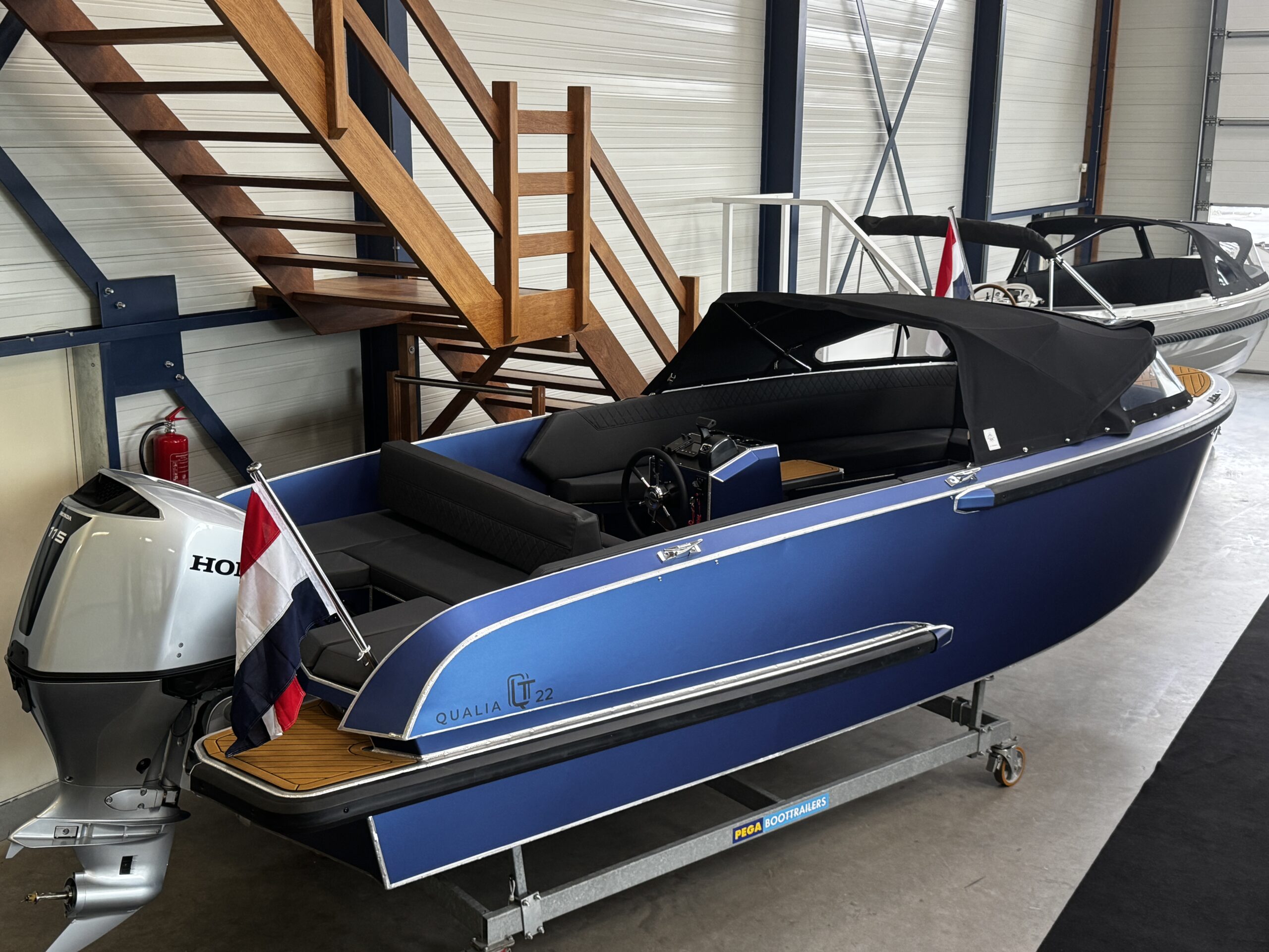 foto: 21 Qualia QT 22 Outboard