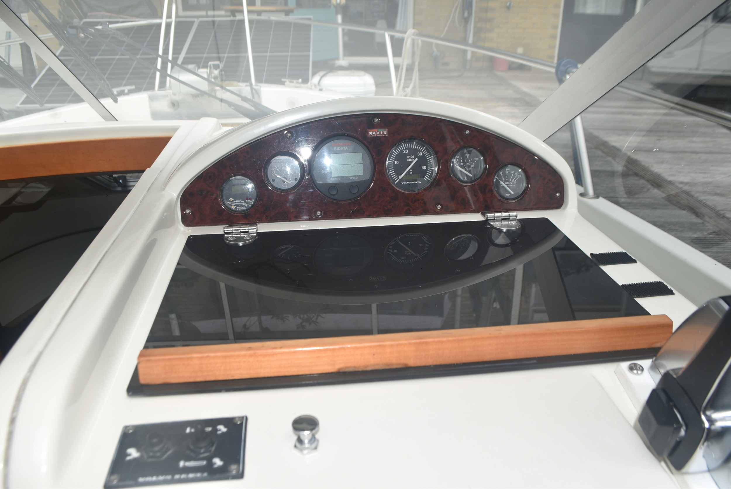 foto: 34 Aquador 25C