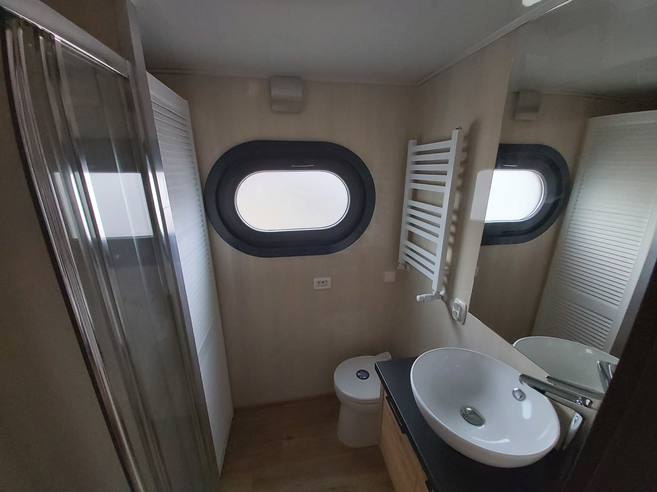 foto: 55 Campi 400 Houseboat