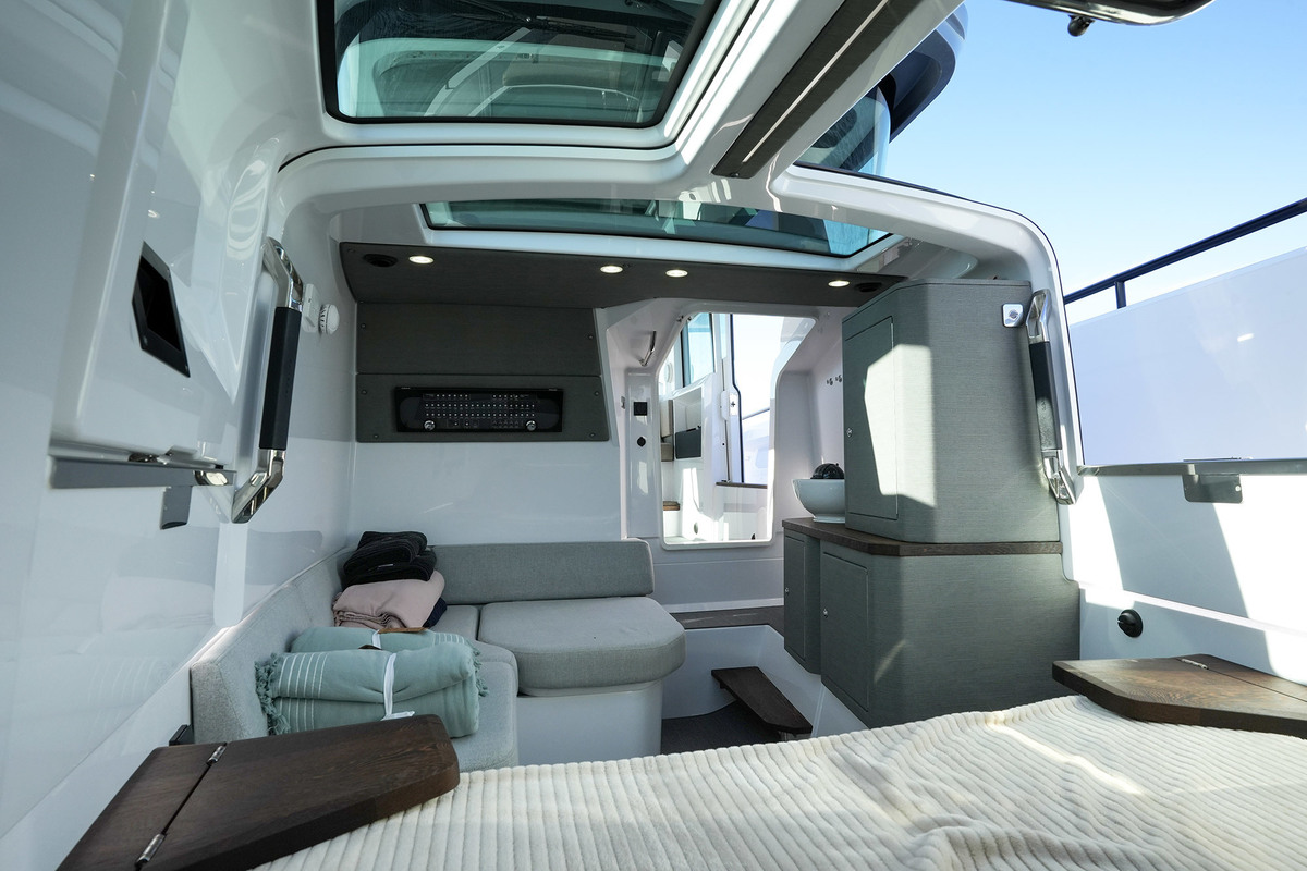 foto: 91 Axopar  37 XC Cross Cabin Mediterrana Edition