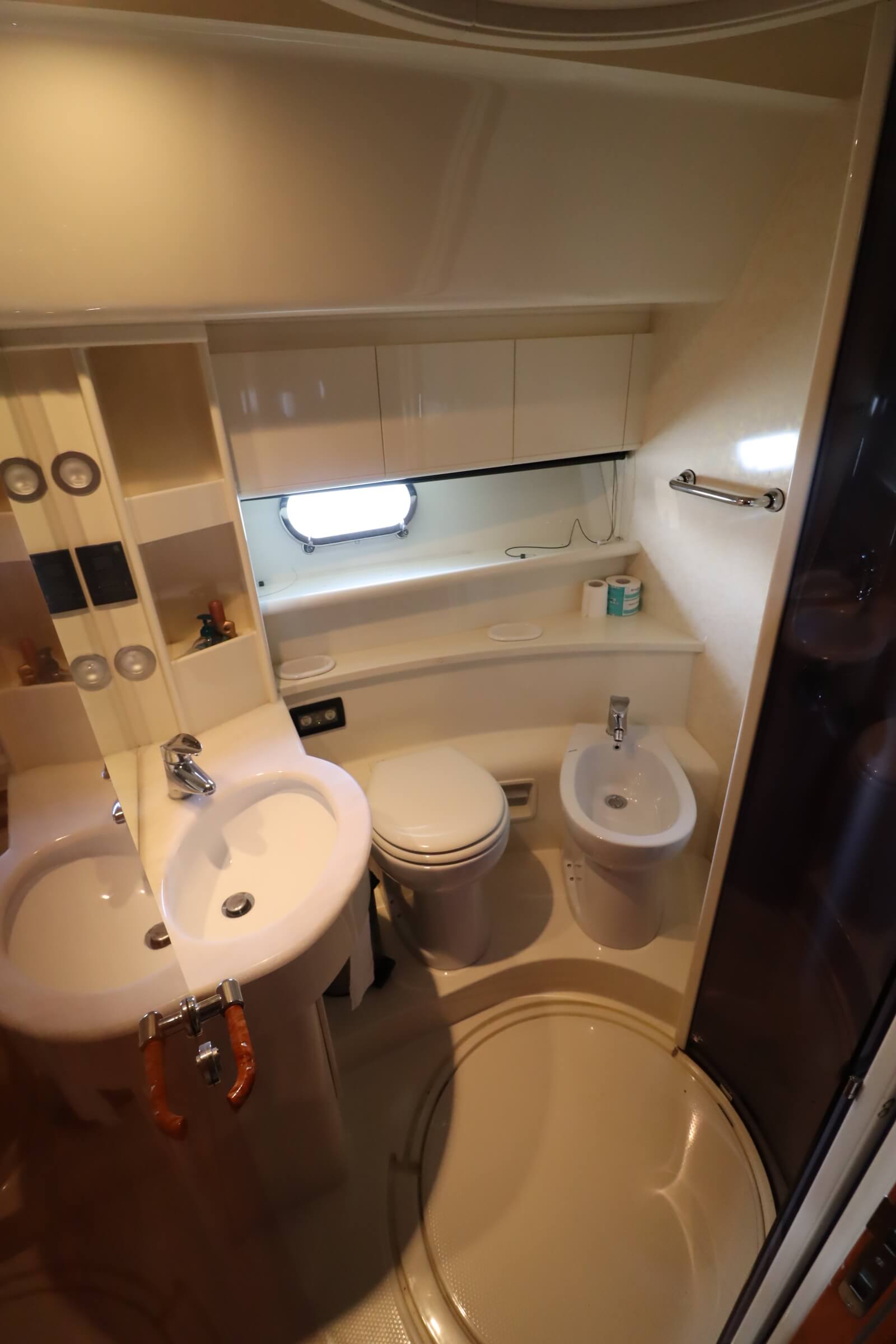 foto: 27 Ferretti Yachts 530