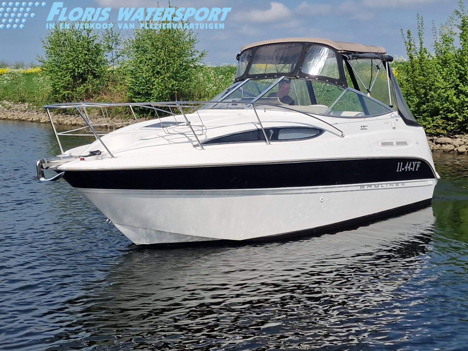 foto: 15 Bayliner 2455