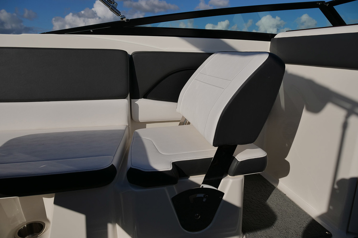 foto: 70 Sea Ray SPX 230