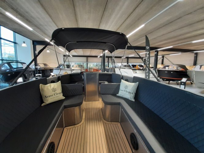 foto: 23 Luxury Alu Tender 65