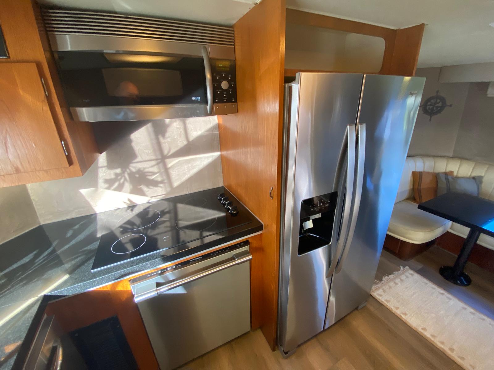 foto: 36 Hatteras 70 Fly ( Varend Woonschip )