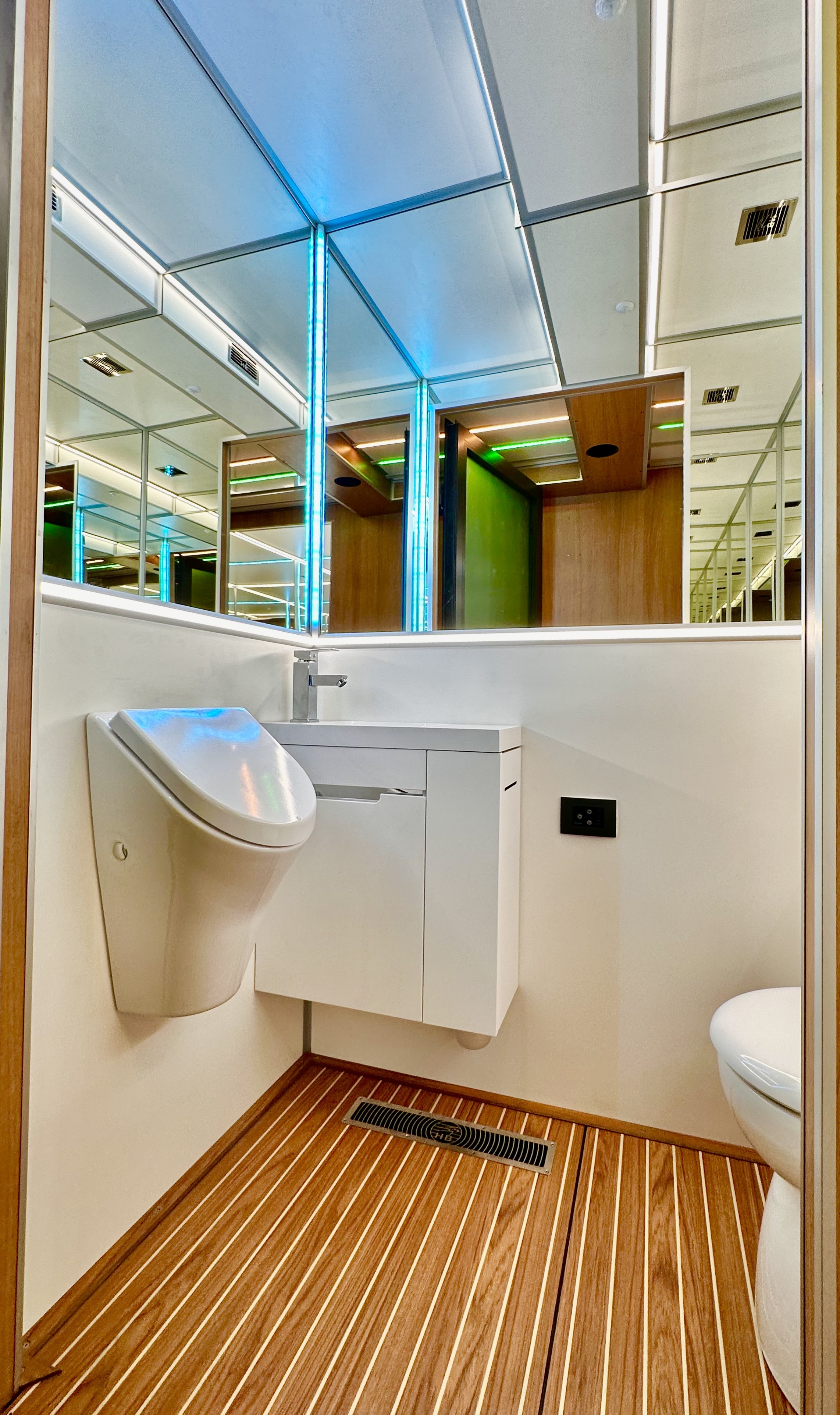 foto: 36 Holiday Boat Sundeck 57 Passenger Catamaran