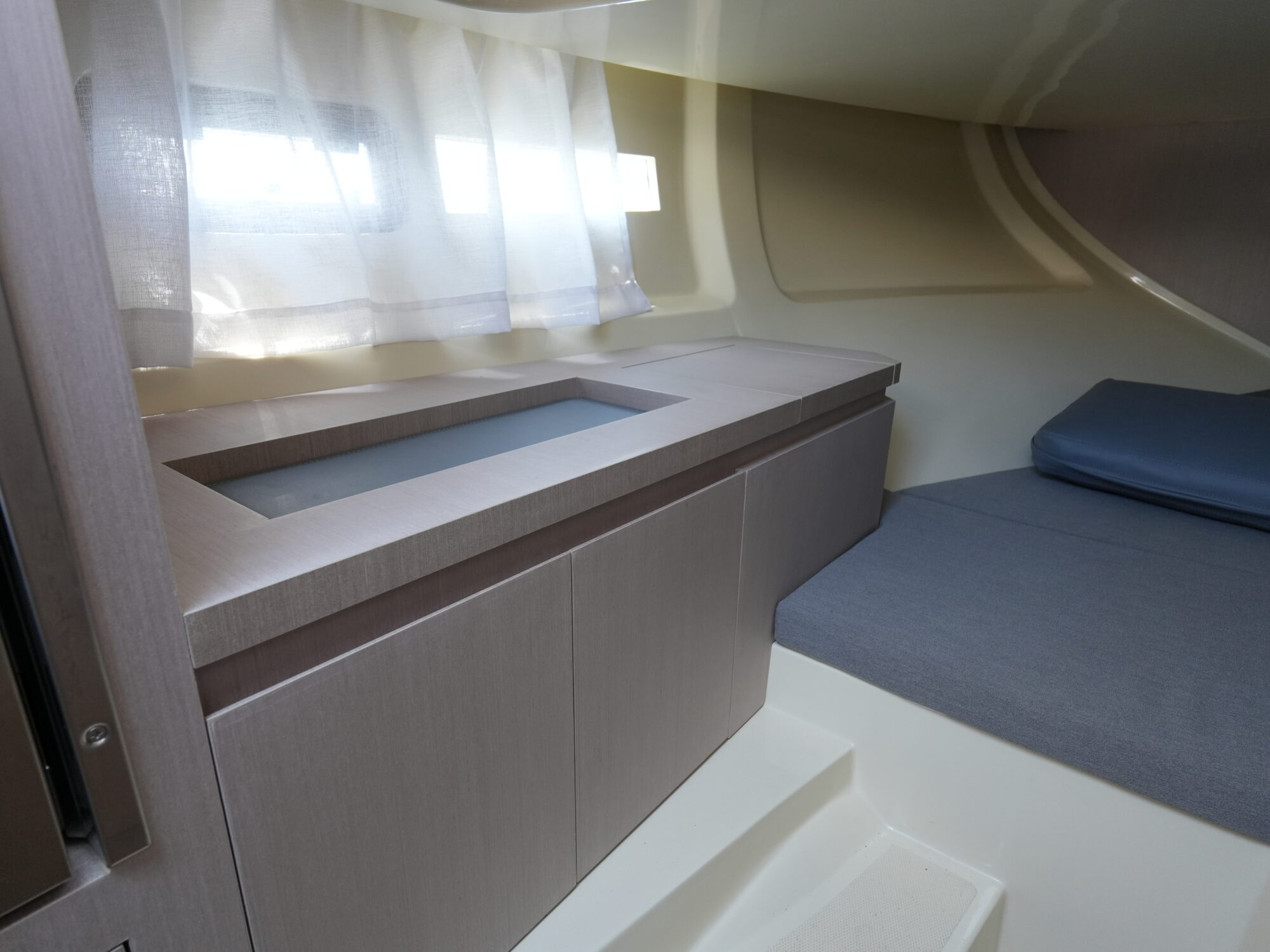 foto: 36 Invictus Invictus 270 CX