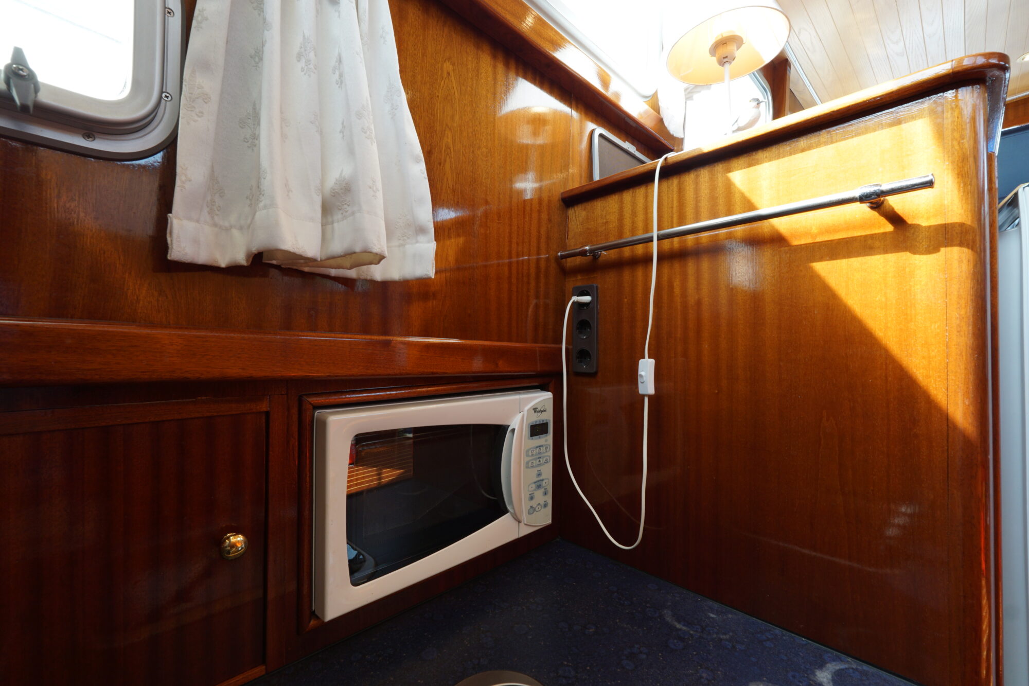 foto: 39 Crown yachts Crown Kruiser 10.90 ZLK Spiegeldeur
