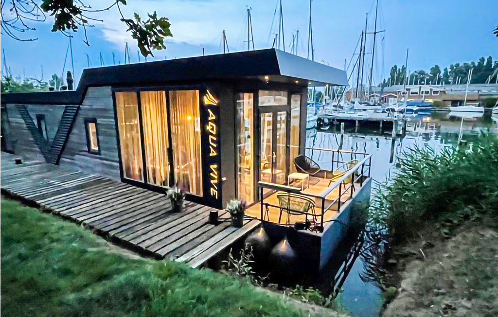 foto: 28 Aquavive Houseboat 1500 Met Vaste Overneembare Ligplaats In Warns