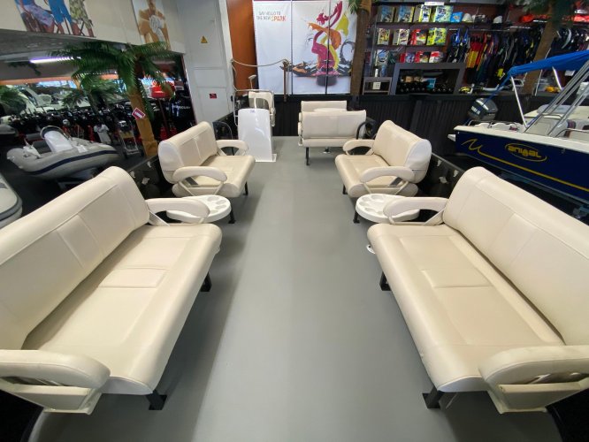 foto: 25 Funcruiser Pontoon 650