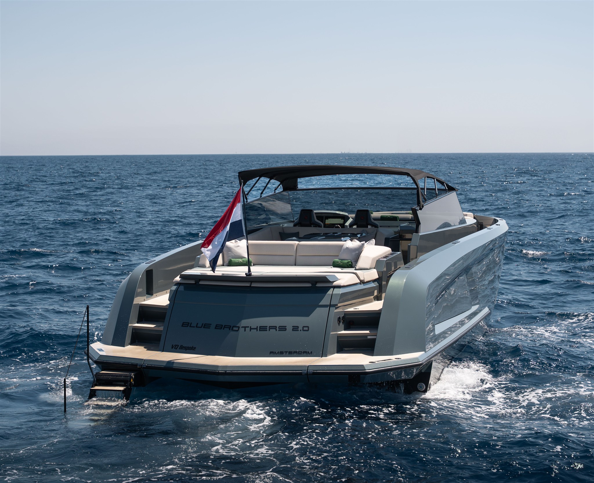 foto: 27 Vanquish Yachts VQ 54