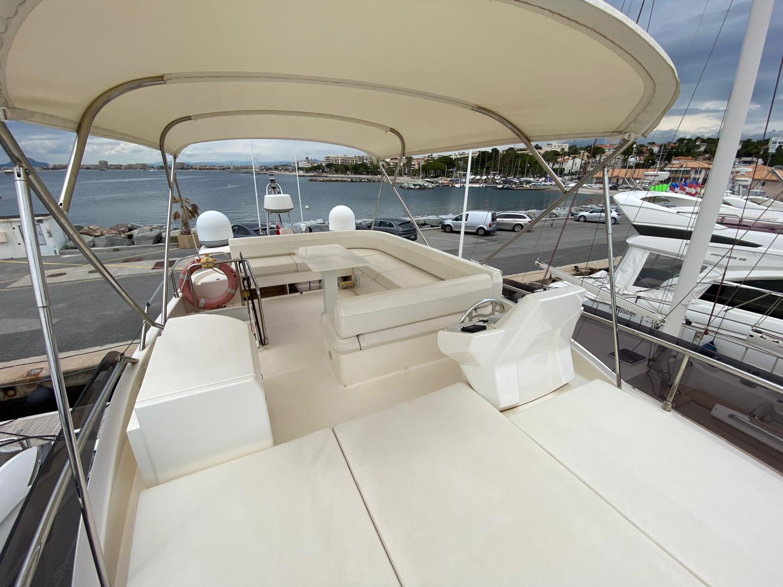 foto: 23 Ferretti 550