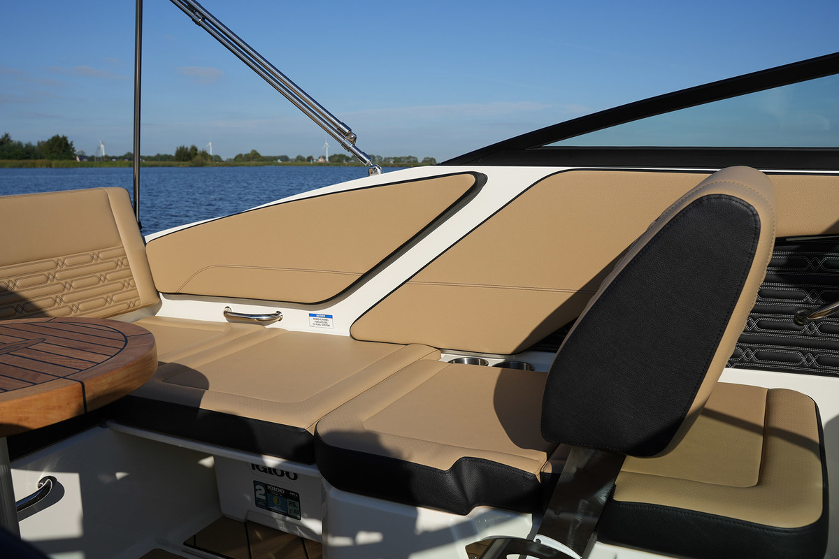foto: 43 Sea Ray SPX 210