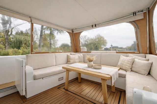 foto: 159 Serious Yachts Serious Yachts Gently Low Bridge 45 Sedan