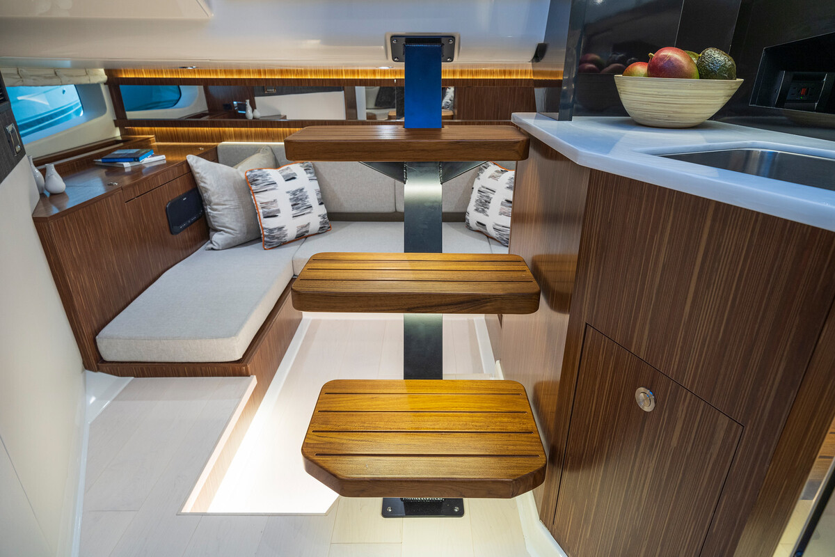 foto: 112 Sea Ray Sundancer 370