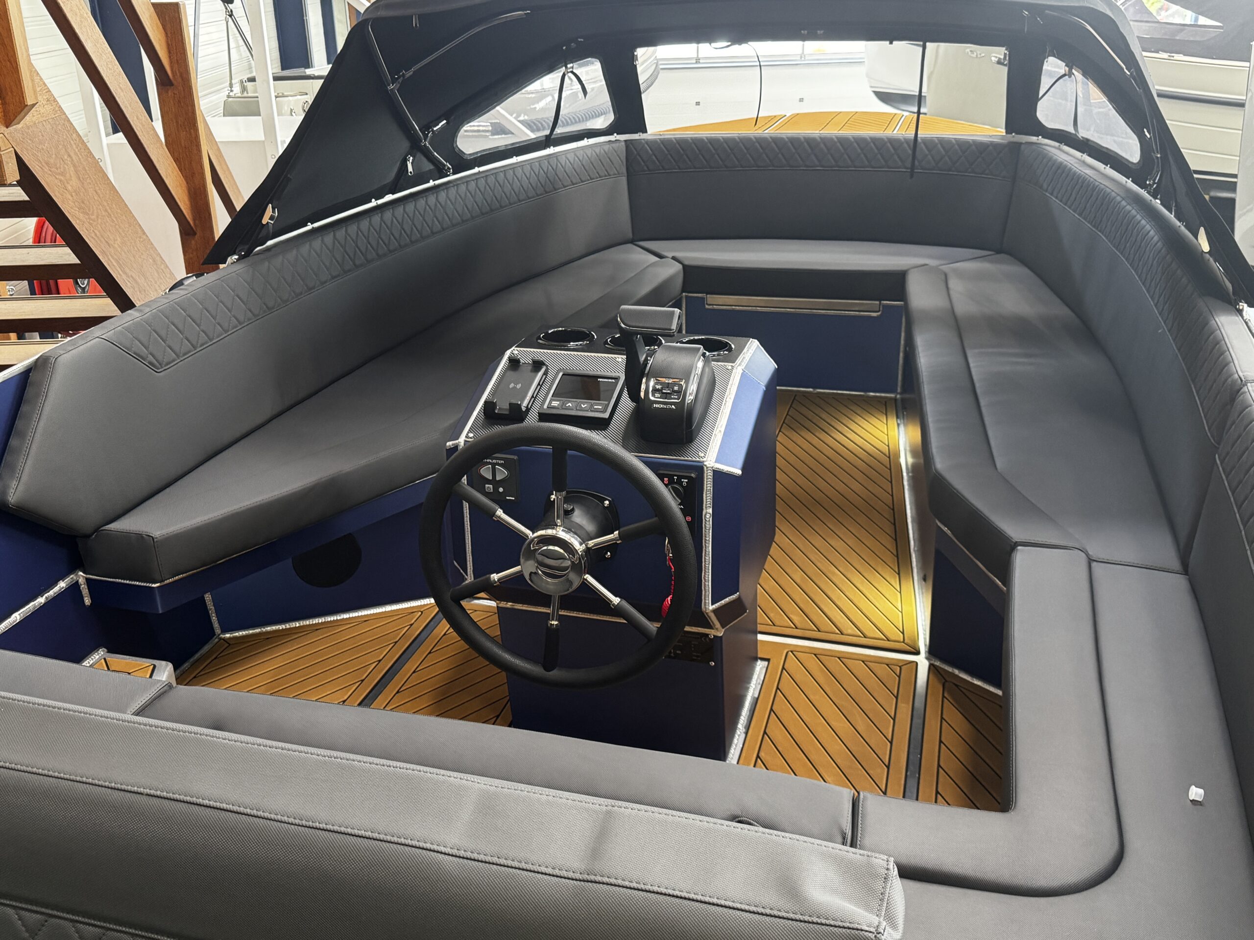 foto: 23 Qualia QT 22 Outboard