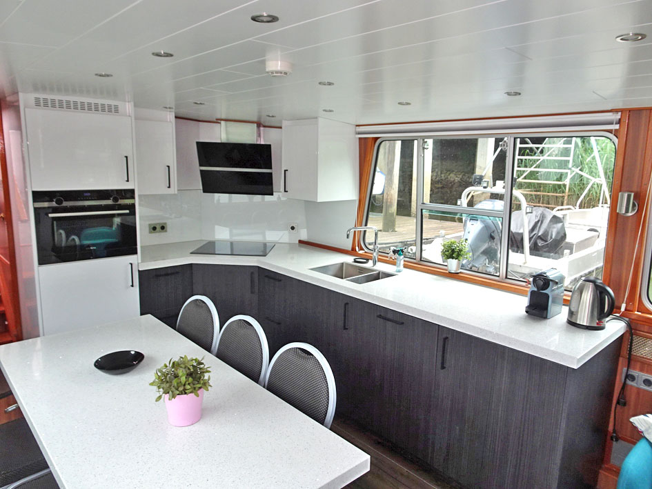 foto: 63 Luxe Varend Woonschip Rijn gecertificeerd