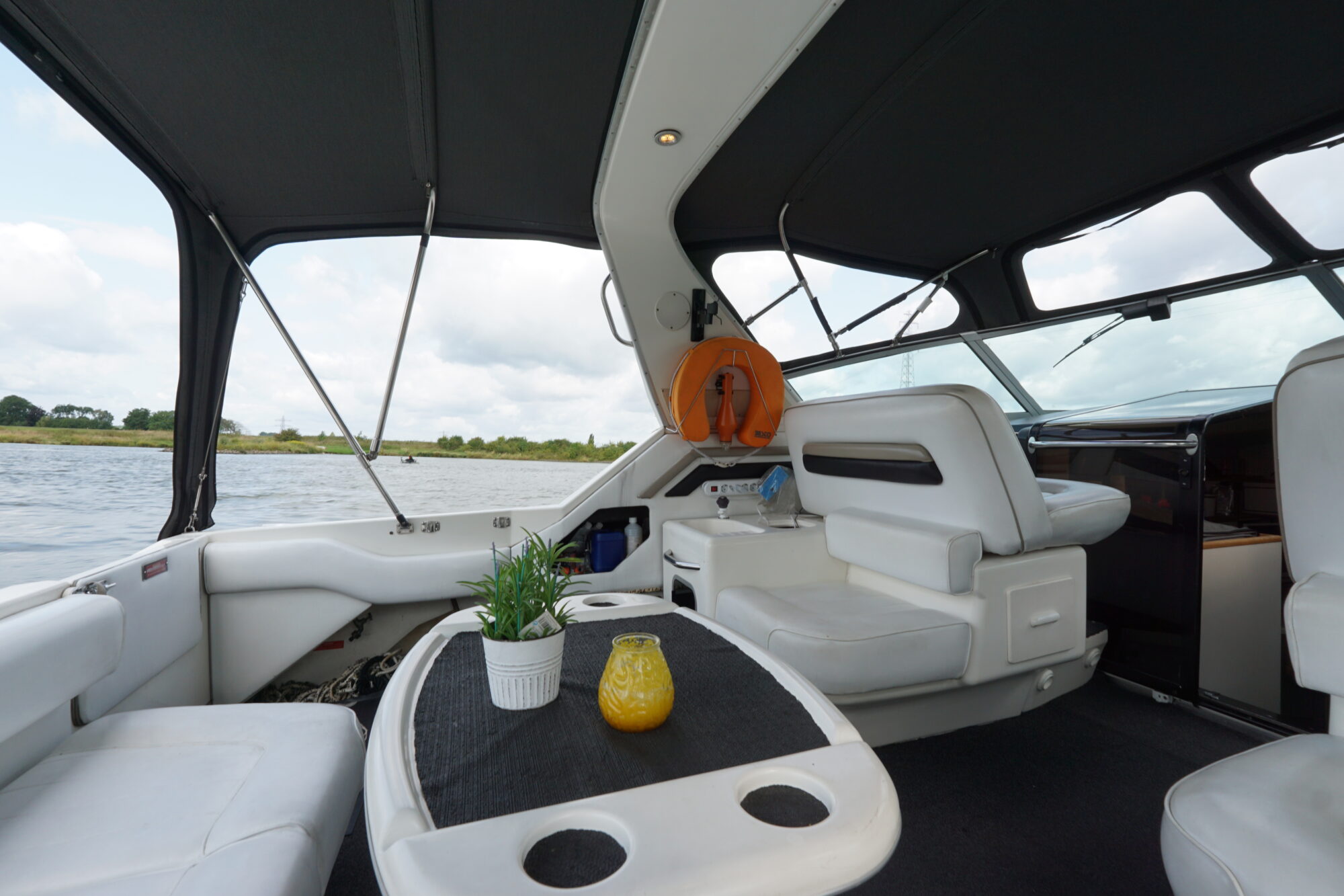 foto: 66 Sea Ray Sea Ray 400 Express Cruiser