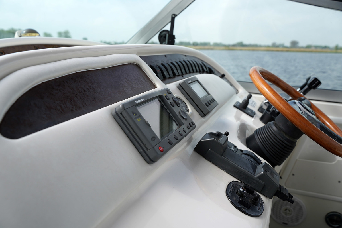 foto: 46 Sea Ray 310 Sundancer
