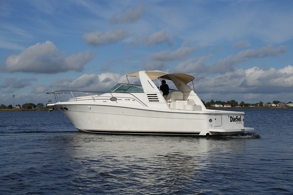 foto: 47 Sea Ray 330 Express Cruiser