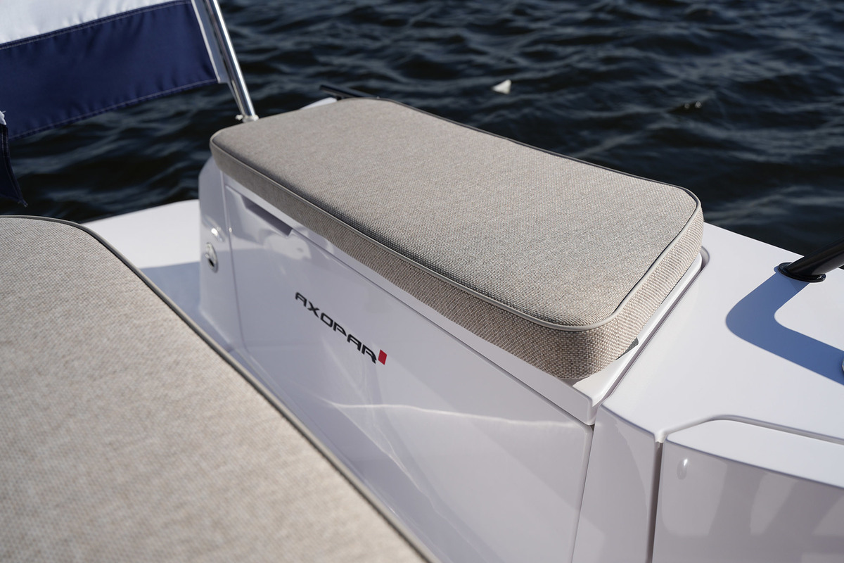 foto: 92 Axopar  37 XC Cross Cabin Mediterrana Edition