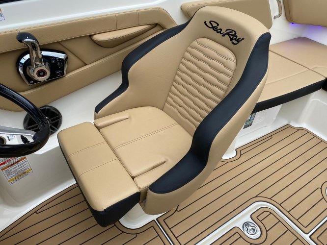 foto: 27 Sea Ray SPX 210 Outboard