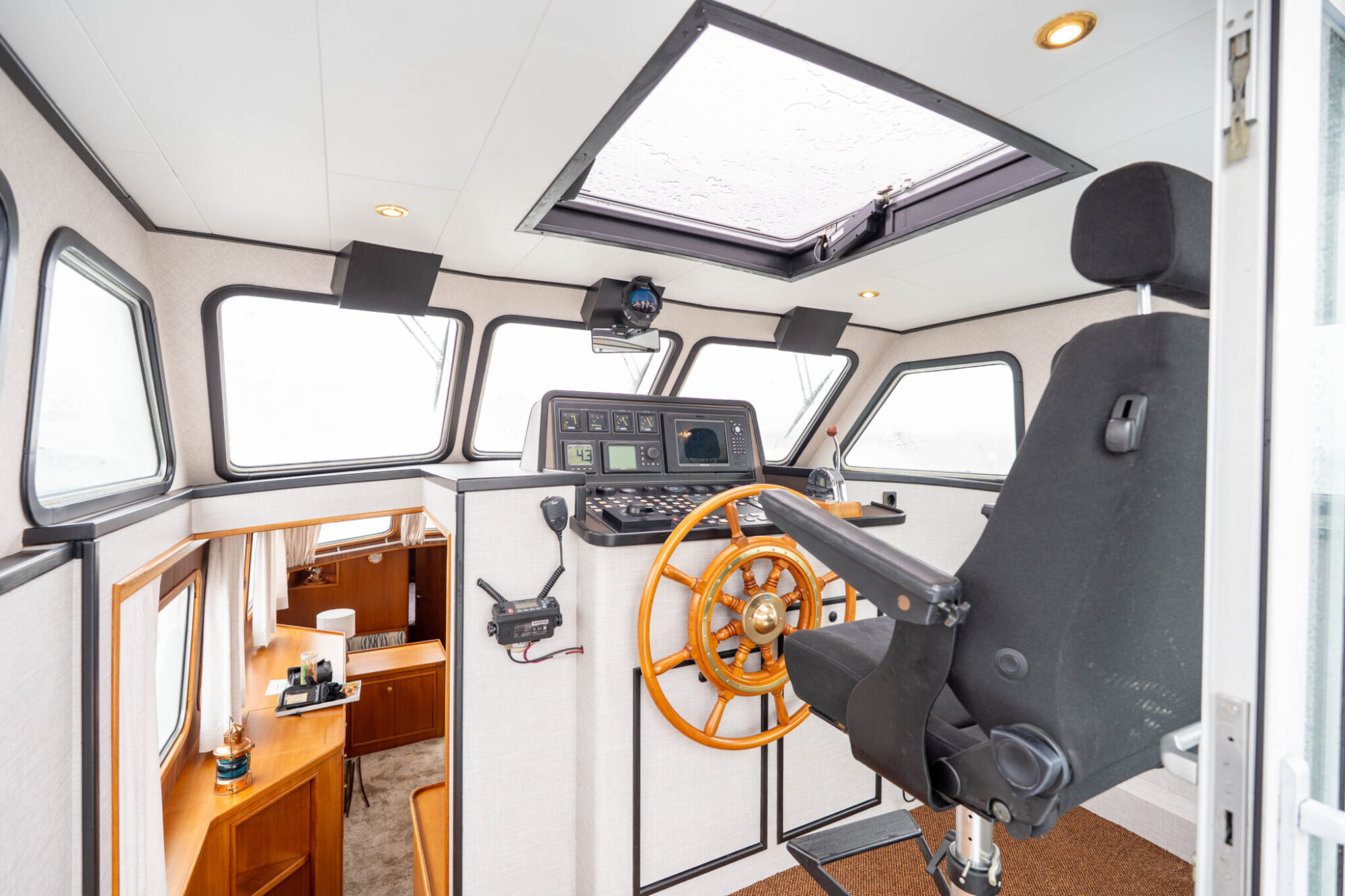 foto: 69 Pieter Beeldsnijder Pieter Beeldsnijder Spiegelkotter 15.00 VS