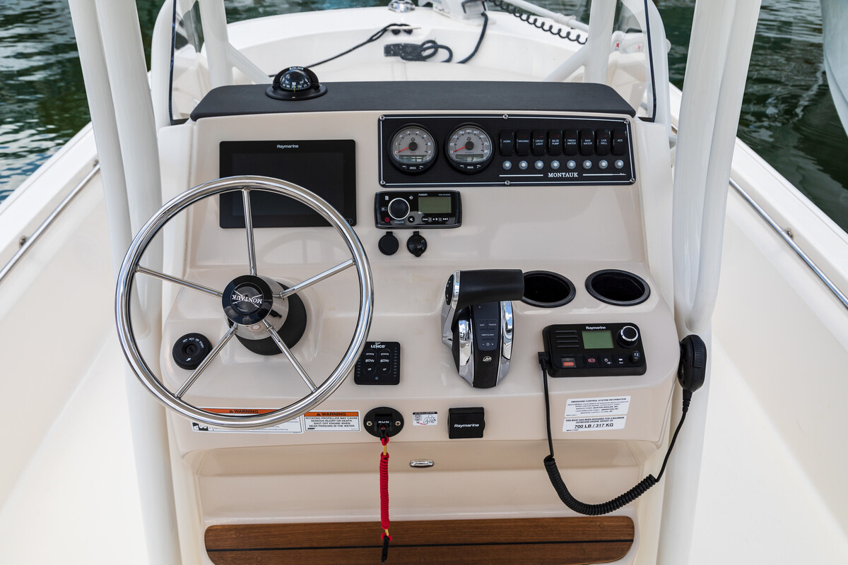 foto: 41 Boston Whaler 210 Montauk