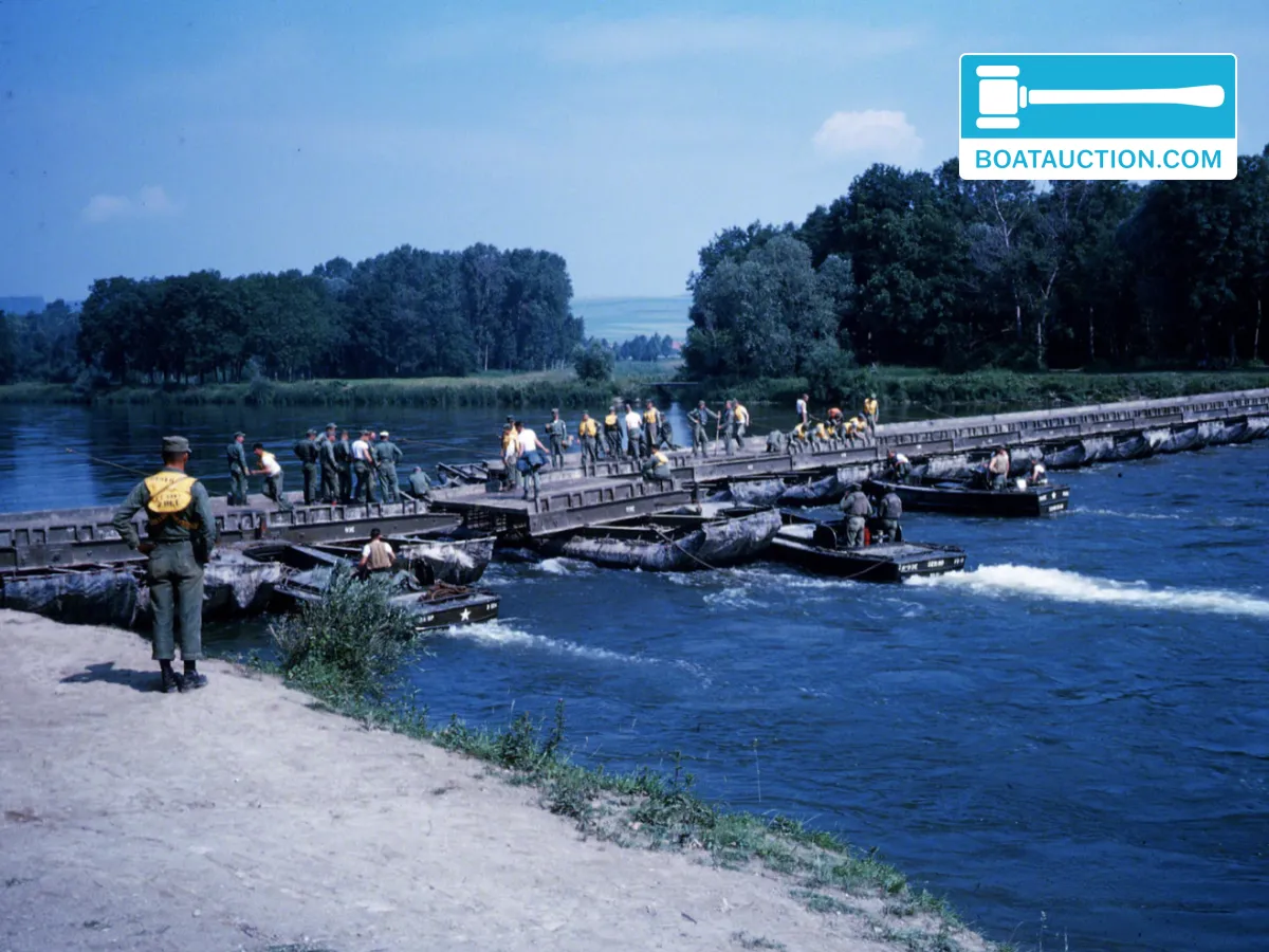 foto: 19 Bridge Erection Boat D27