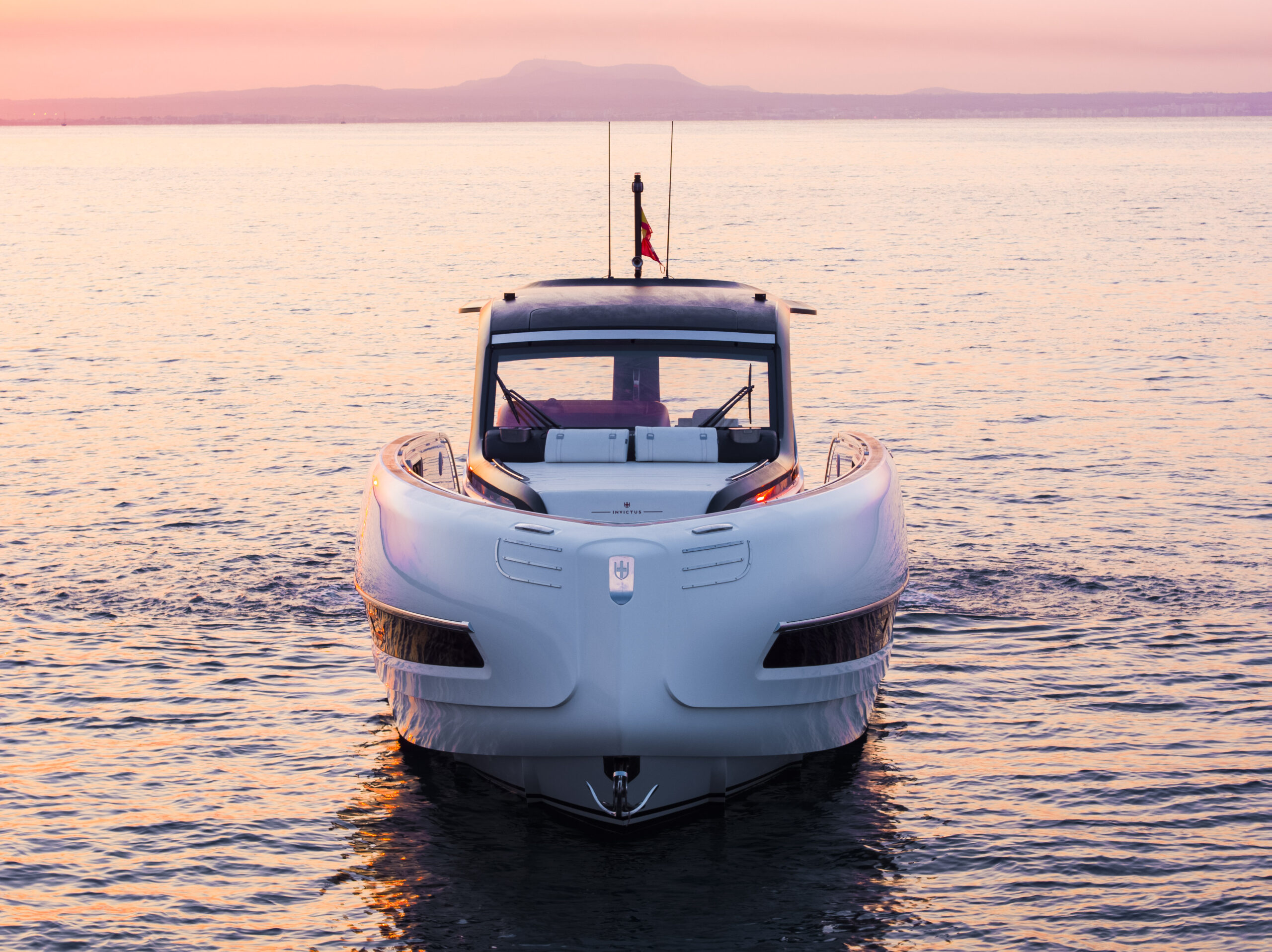 foto: 60 Invictus TT460