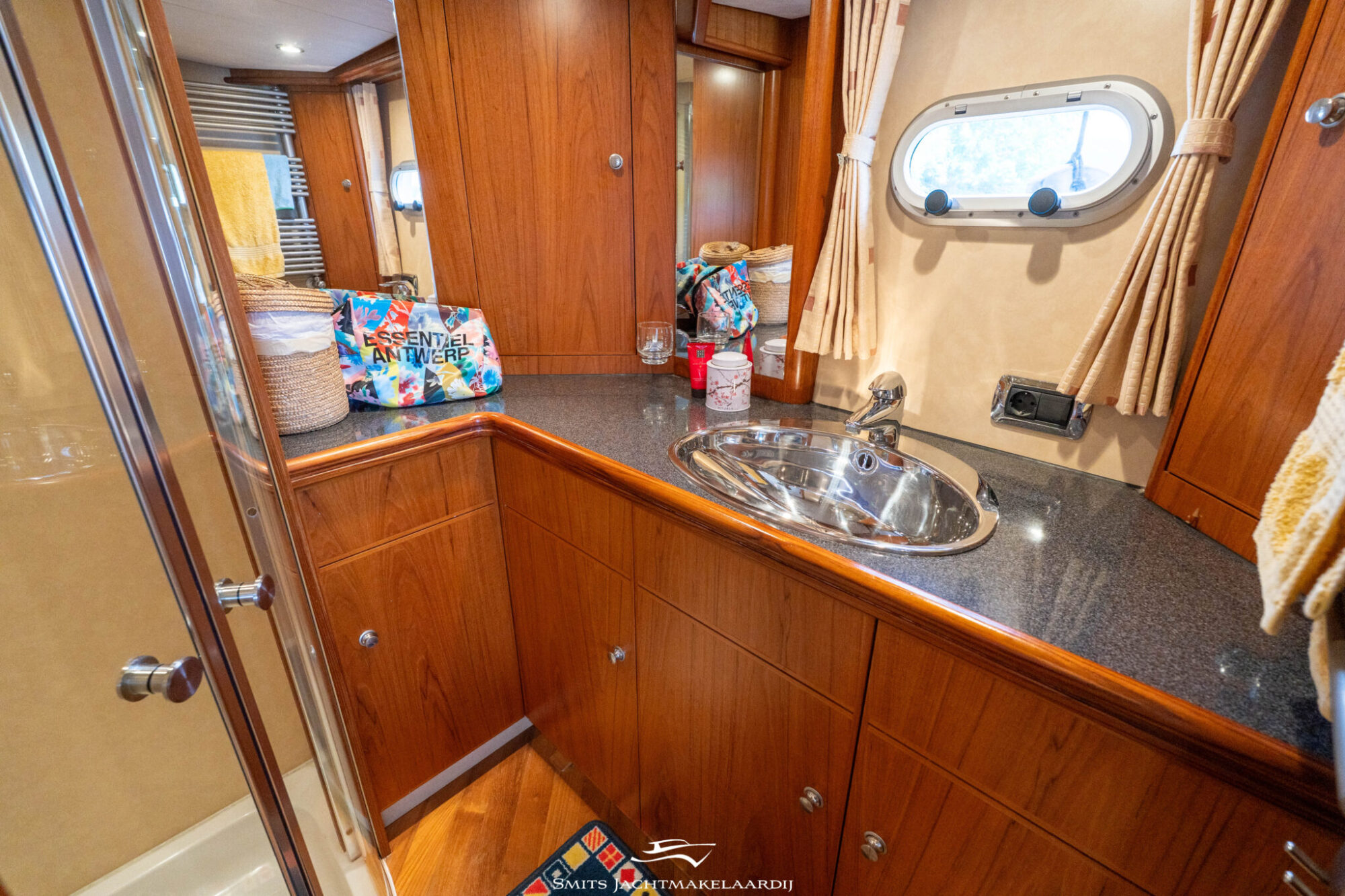 foto: 99 Van der Valk Valk Continental 15.50 Cabrio