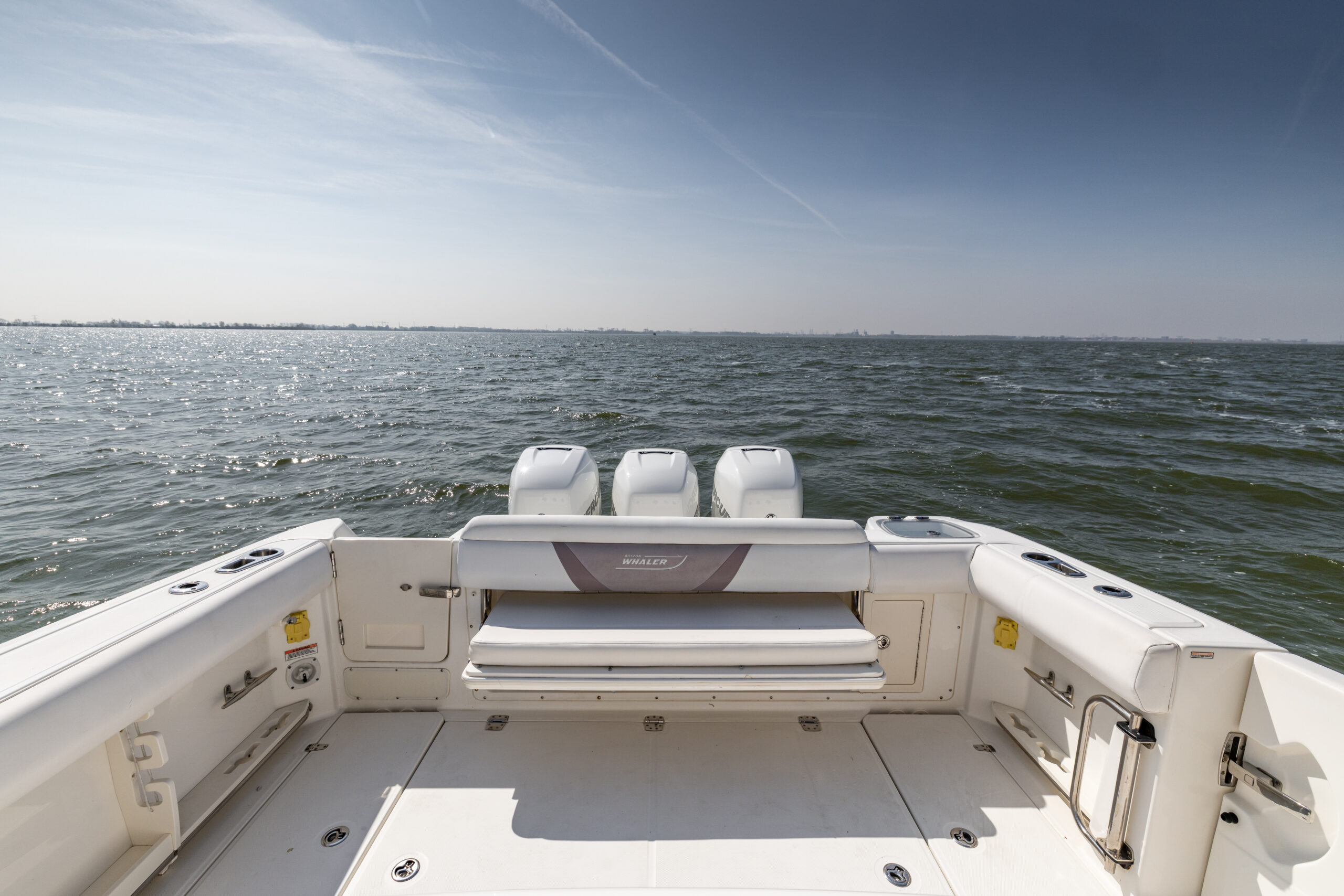 foto: 118 Boston Whaler 370 Outrage