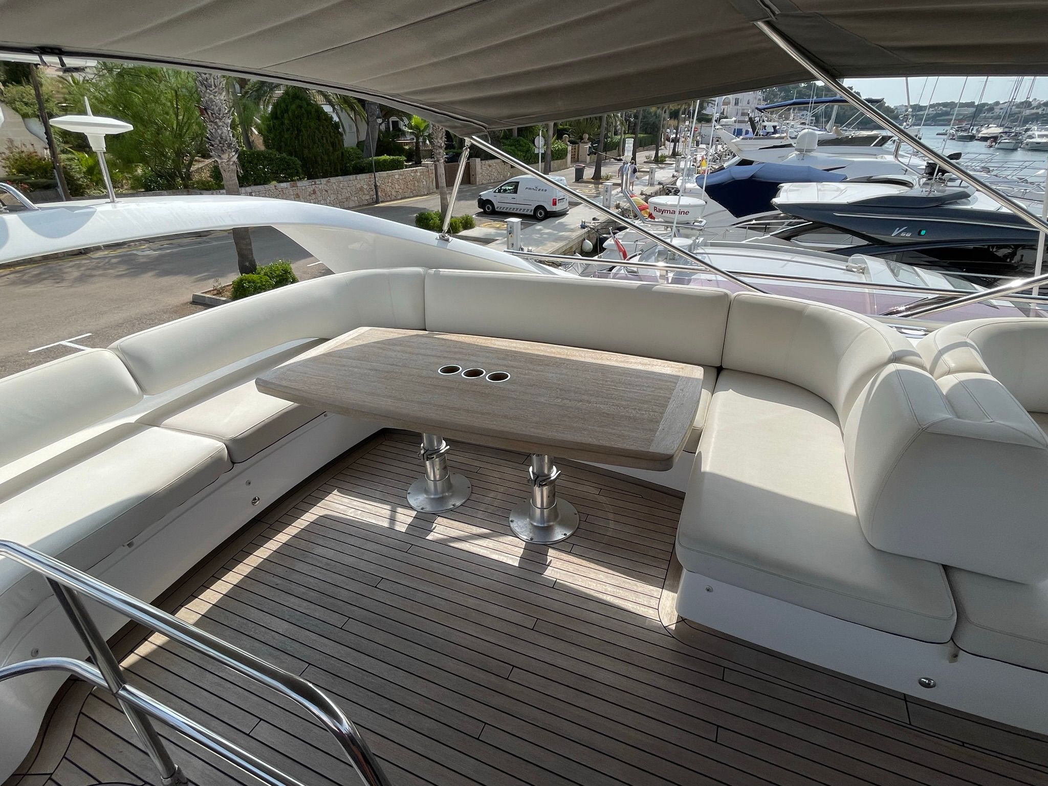 foto: 33 Princess 52