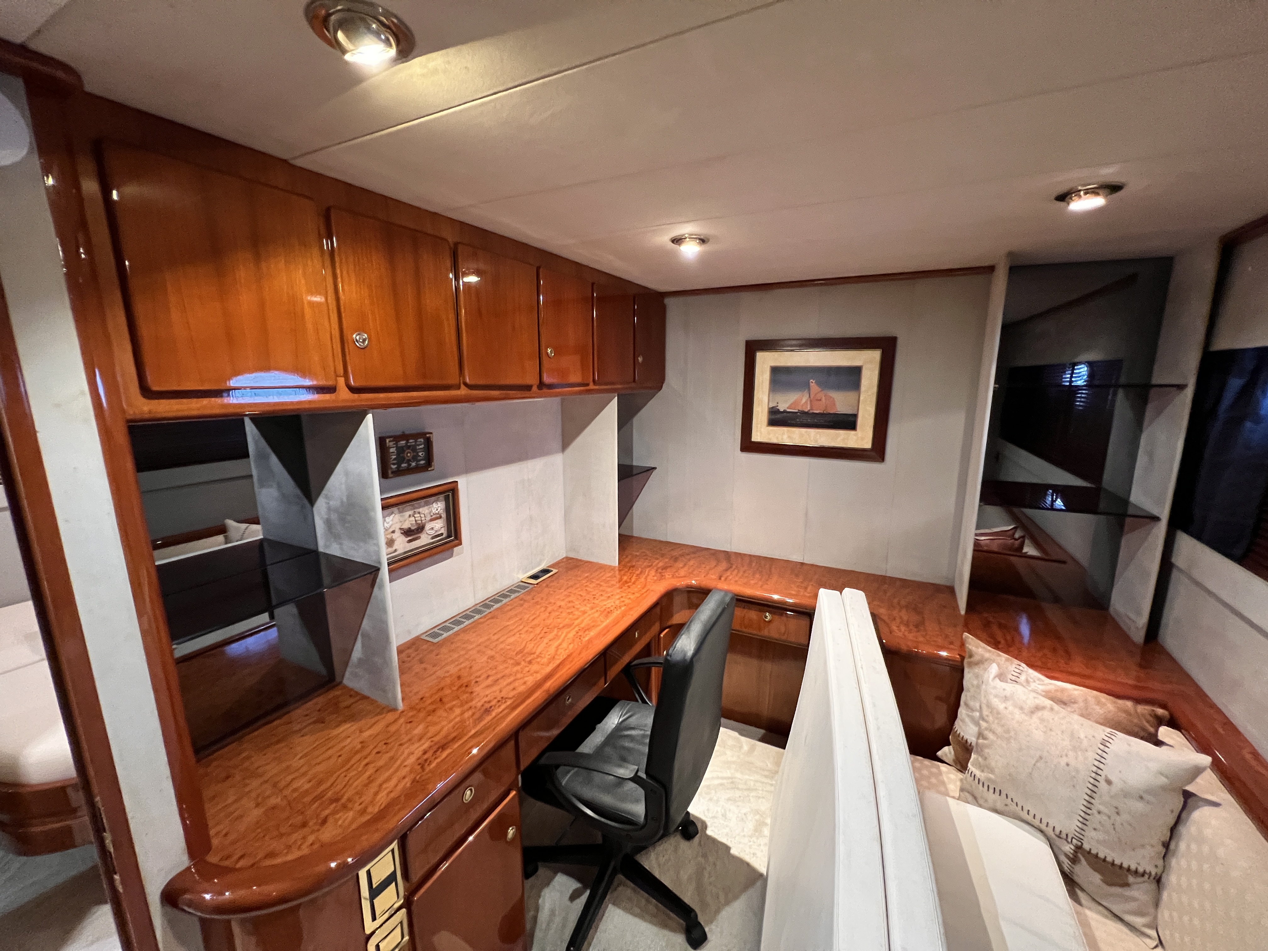 foto: 30 Monte Fino 64 ( varend woonschip )