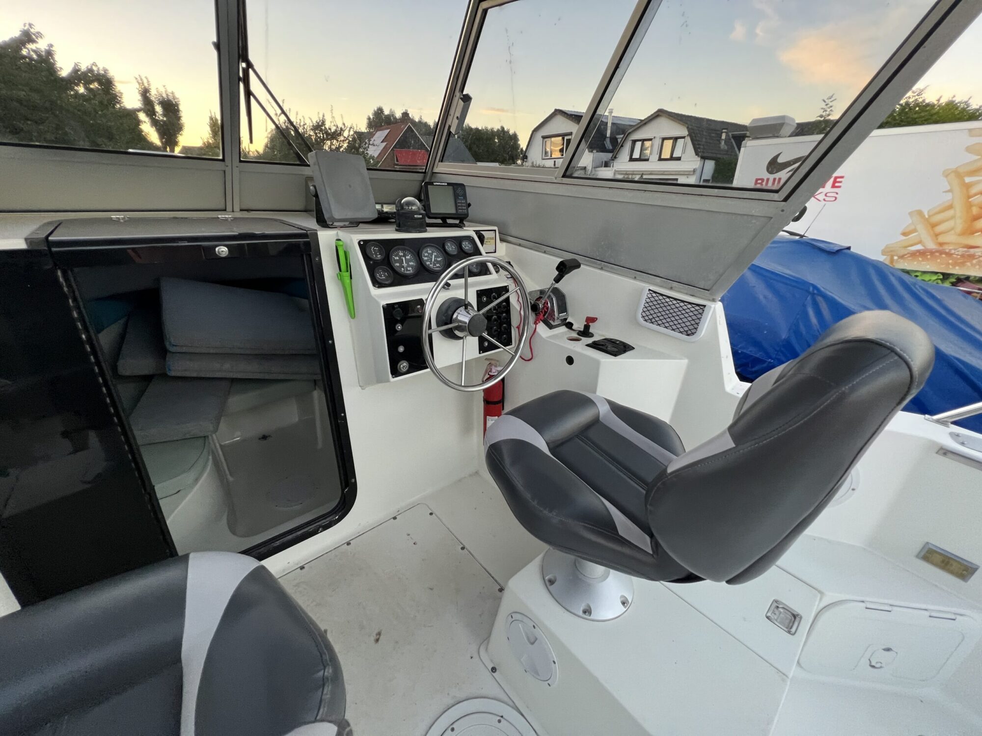 foto: 21 Celebrity Celebrity 2500 Fish Hawk