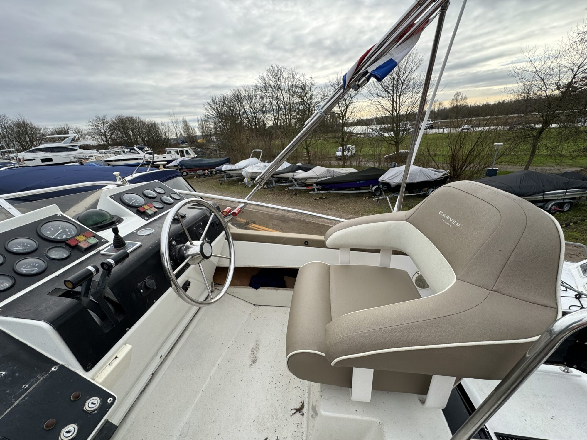 foto: 64 Carver Carver 28 Flybridge