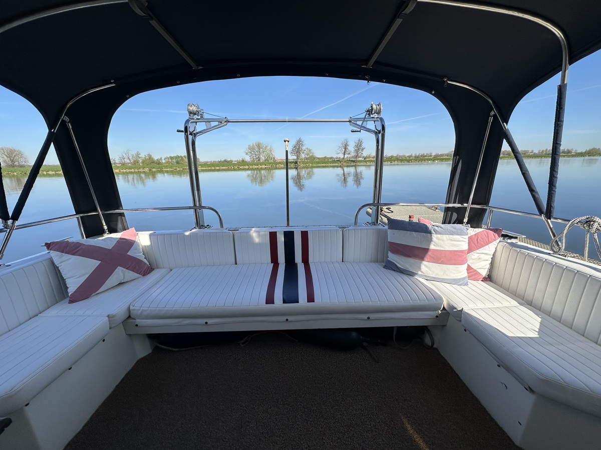 foto: 37 Fairline  31 Corniche 