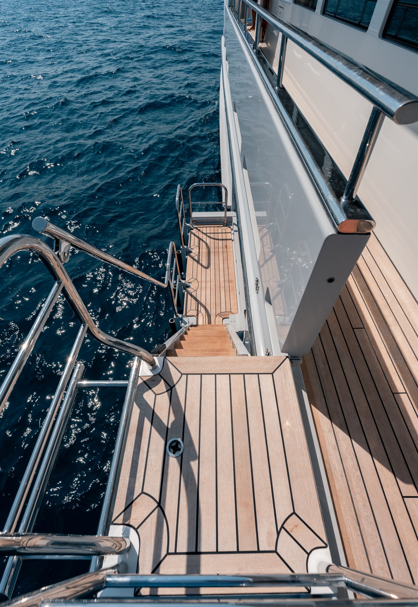 foto: 37 Van Der Valk Shipyard Custom Explorer