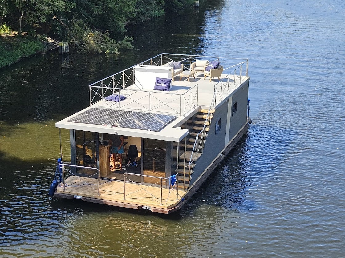 foto: 32 Campi 460 Houseboat