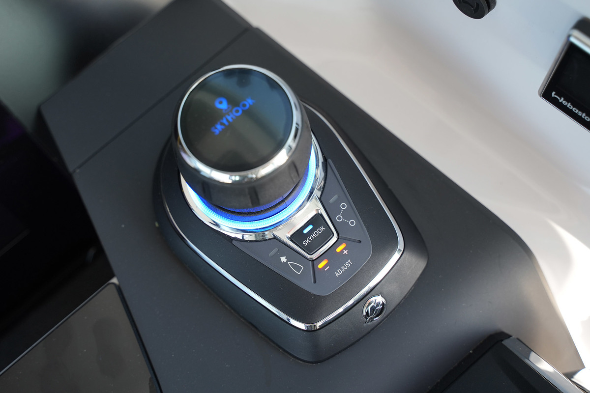 foto: 94 Axopar  37 XC Cross Cabin Mediterrana Edition