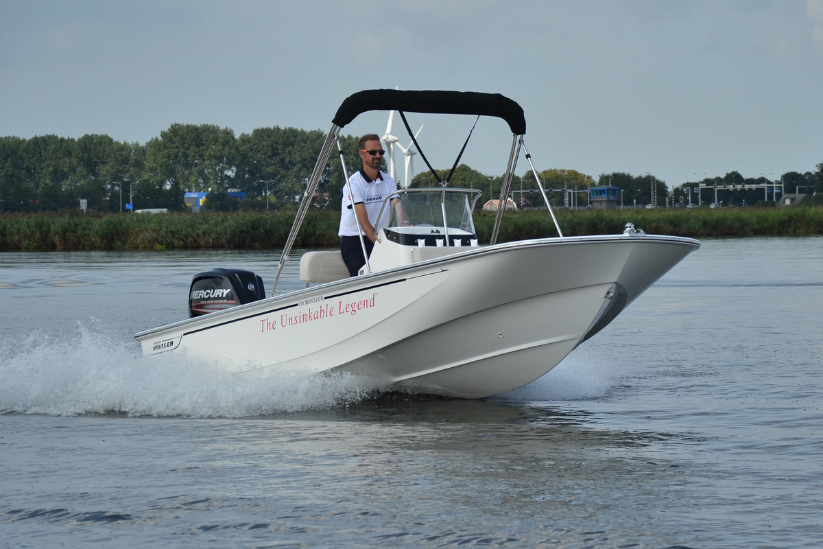 foto: 32 Boston Whaler 170 Montauk