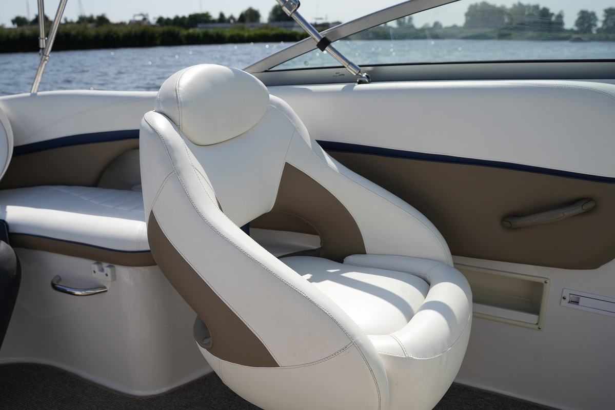 foto: 27 Four Winns 225 Sundowner