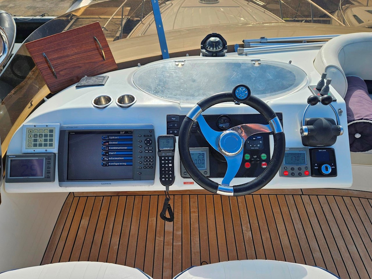 foto: 31 Princess 52 FLY