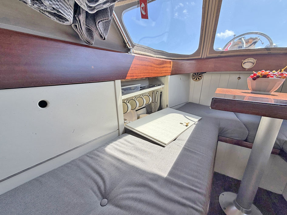 foto: 33 ex Marine Motorsloep 30