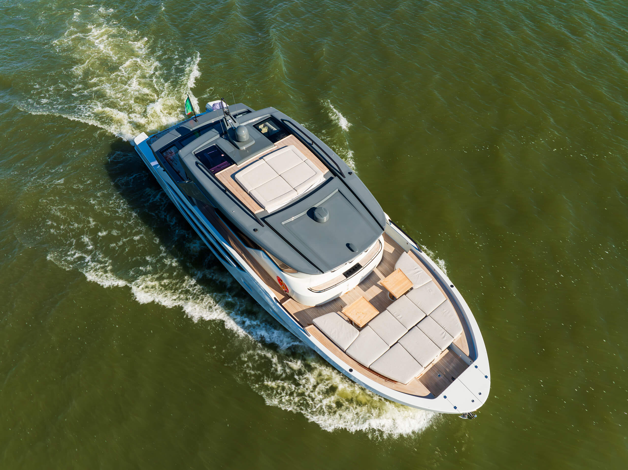 foto: 38 Bluegame BGX60