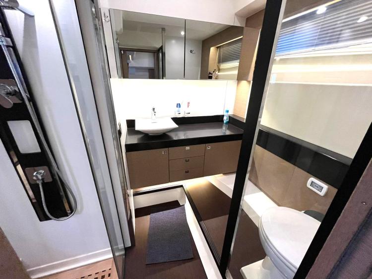 foto: 8 Prestige 560