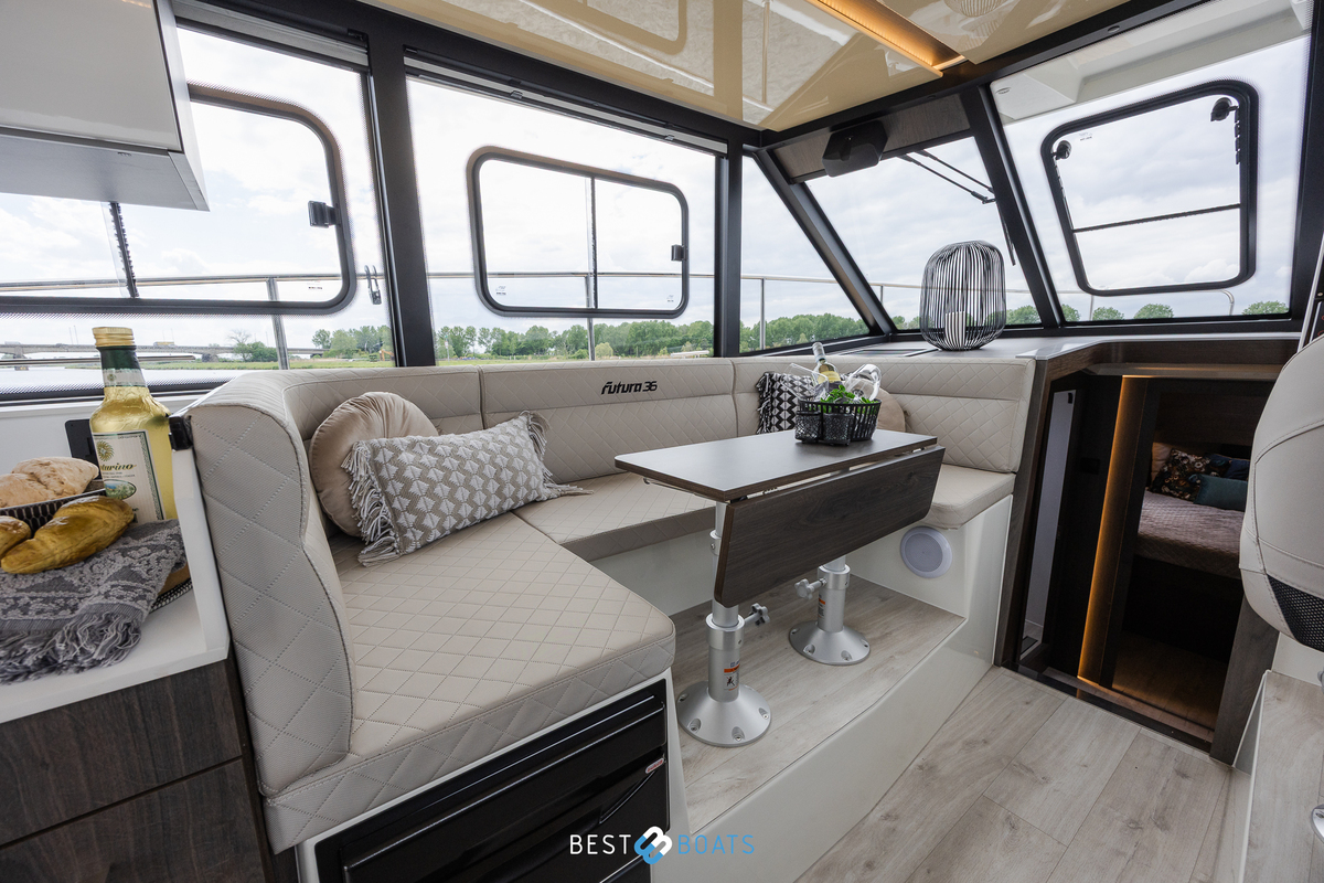 foto: 48 Cobra Yachts Futura 36 Premium Fly