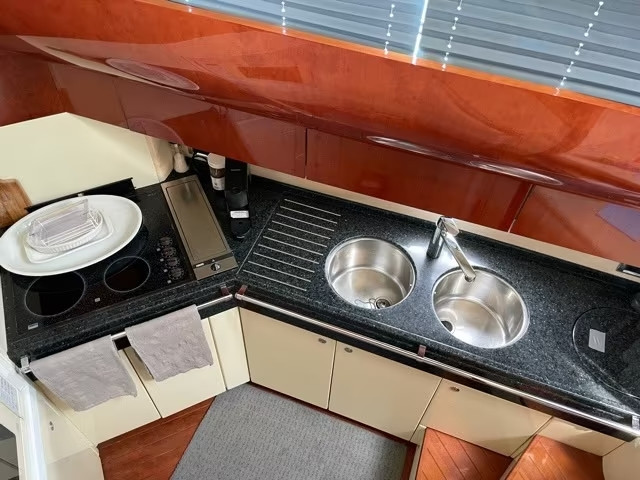 foto: 17 Fairline Squadron 52