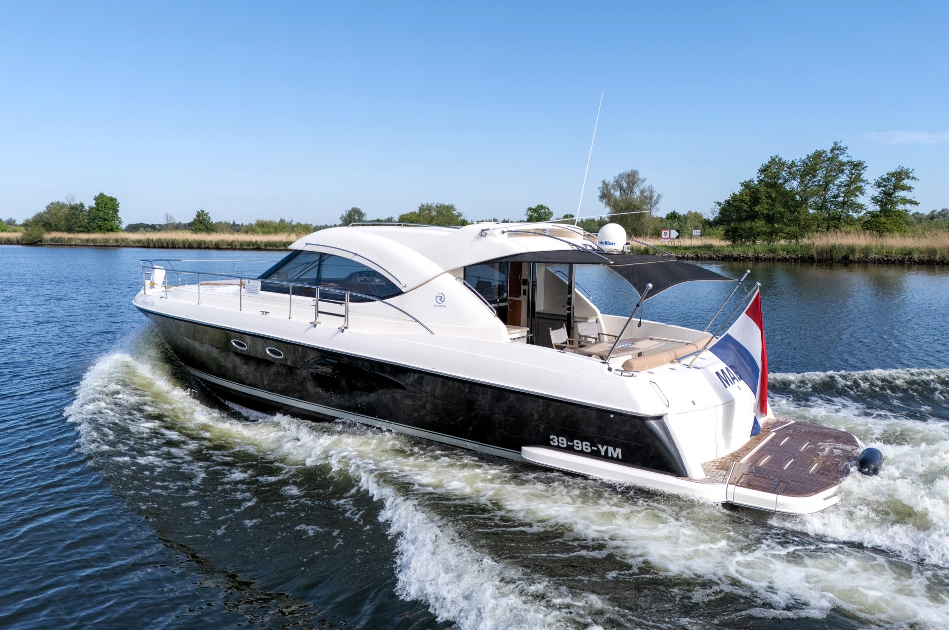 hoofdfoto: 1 Rivièra 4700 Sport Yacht